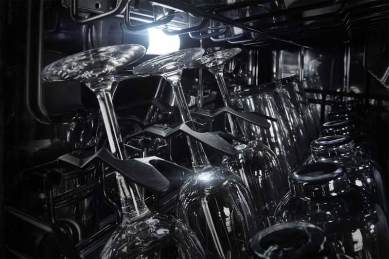 JennAir-Dishwasher-JDPSS246LM-Glassware.jpg
