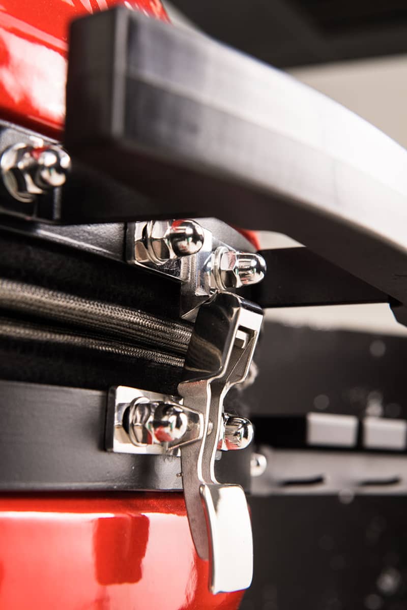 Kamado-Joe-Grill-KJ15041021-Angle-View-Handle.jpg