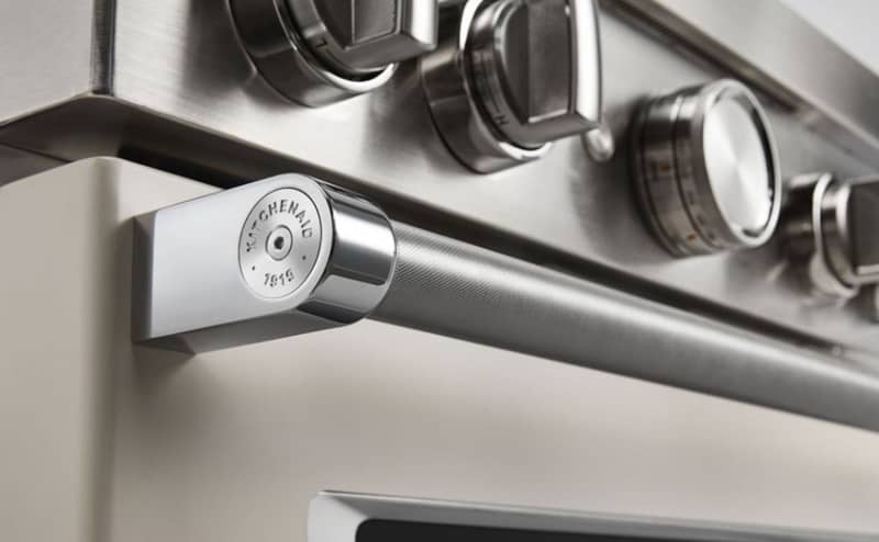 KitchenAid-Gas-Range-KFGC506JMH-end-handle.jpg