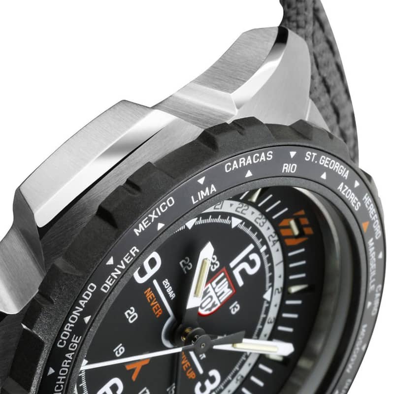 Luminox-Bear-Grylls-Survival-AIR-Series-XB3761-Case-Side.jpg