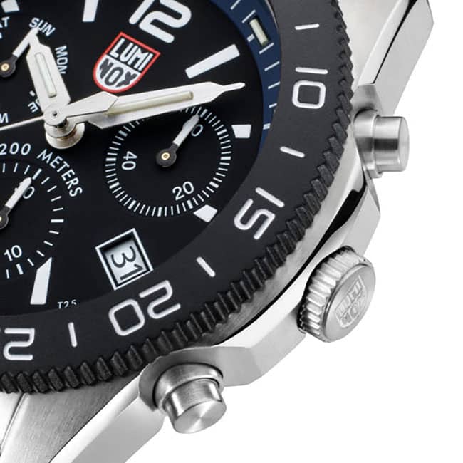 Luminox-Pacific-Diver-Chrono-Blue-44mm-XS3143-Crown.jpg