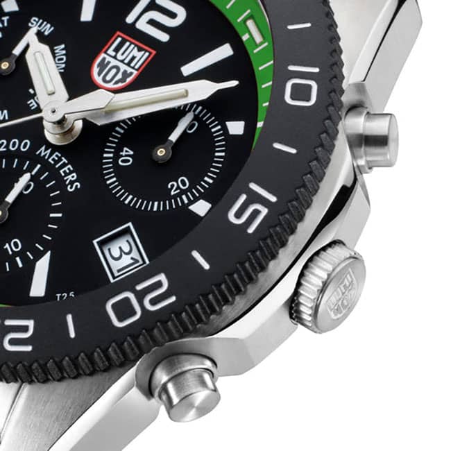 Luminox-Pacific-Diver-Chrono-Green-44mm-XS3157-Crown.jpg