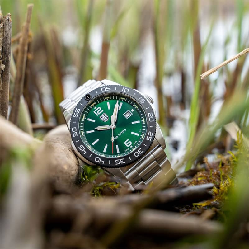 Luminox-Sea-Series-Pacific-Diver-Watch-XS3137-Lifestyle-2.jpg