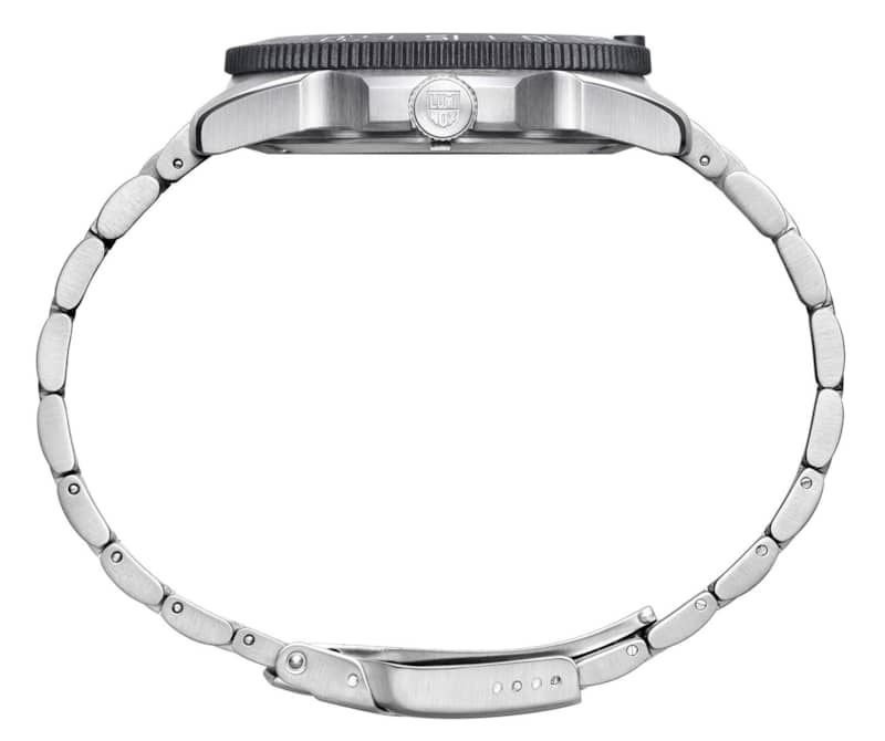 Luminox-Sea-Series-Pacific-Diver-Watch-XS3137-Side.jpg