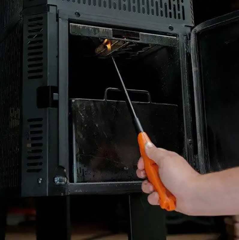 Masterbuilt-Gravity-800-Digital-Charcoal-Griddle-Grill-Smoker-MB20040221-fire-starter.jpg