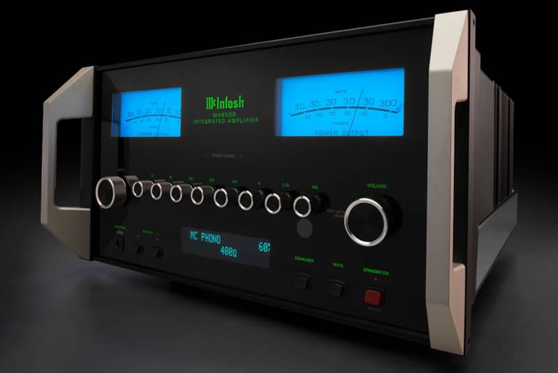 McIntosh-Black-MA9500-2-Channel-Integrated-Amplifier-MA9500-Lifestyle.jpg