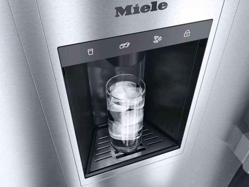 Miele-Freezer-F2472SF-Filled-Glass.jpg