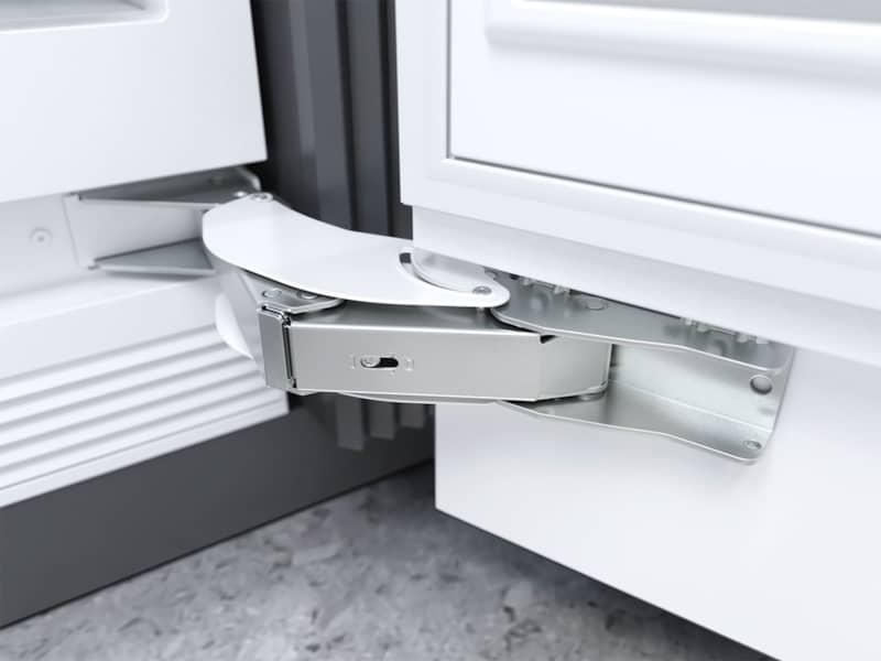 Miele-MasterCool-Freezer-11503350-maxload-hinge.jpg