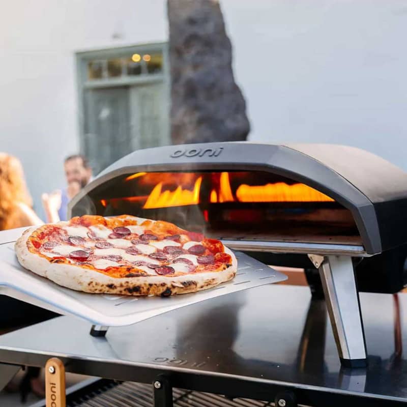 Ooni-Koda-16-NG-Pizza-Oven-UUP0AB00-lifestyle-2.jpg