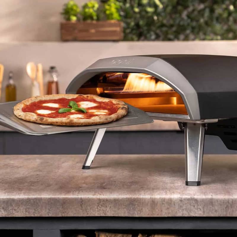 Ooni-Koda-16-NG-Pizza-Oven-UUP0AB00-lifestyle-3.jpg