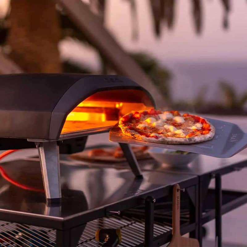 Ooni-Koda-16-NG-Pizza-Oven-UUP0AB00-lifestyle-4.jpg