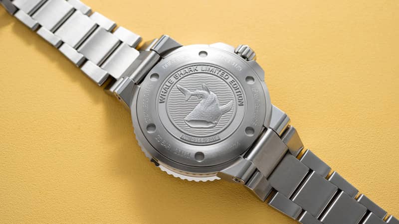 Oris-Aquis-Date-Whale-Shark-Watch-0179877544175SET-Back.jpg