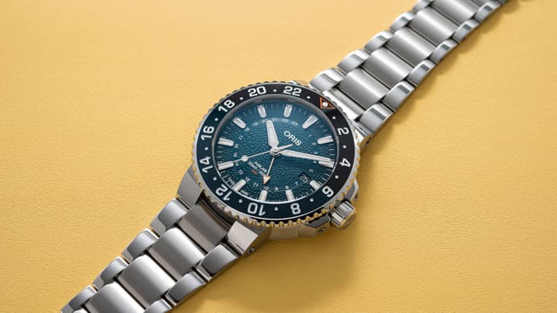 Oris-Aquis-Date-Whale-Shark-Watch-0179877544175SET-Diagonal.jpg