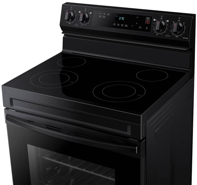 Samsung-ElectricRange-NE63A6111SB-Angle-CloseUp.jpg