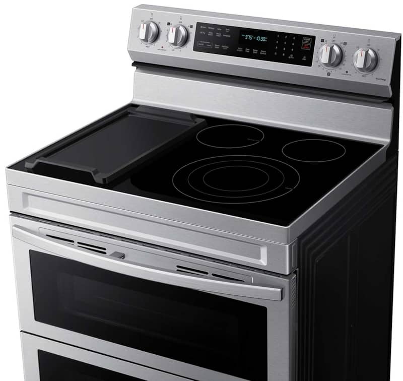 Samsung-ElectricRange-NE63A6751SS-Zoomed-In-Cooktop.jpg