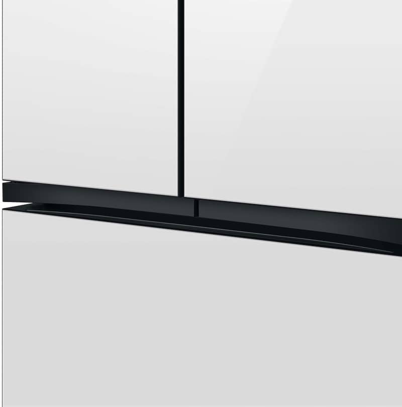Samsung-Refrigerator-RF24BB6900AW-Panels-Close-Up.jpg