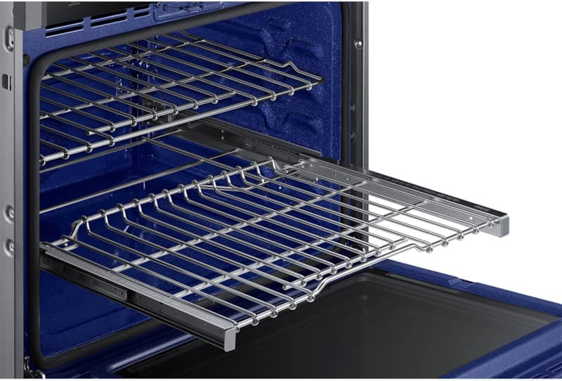 Samsung-Single-Wall-Oven-NV51K6650SGAA-Angle-View-Of-Racks.jpg