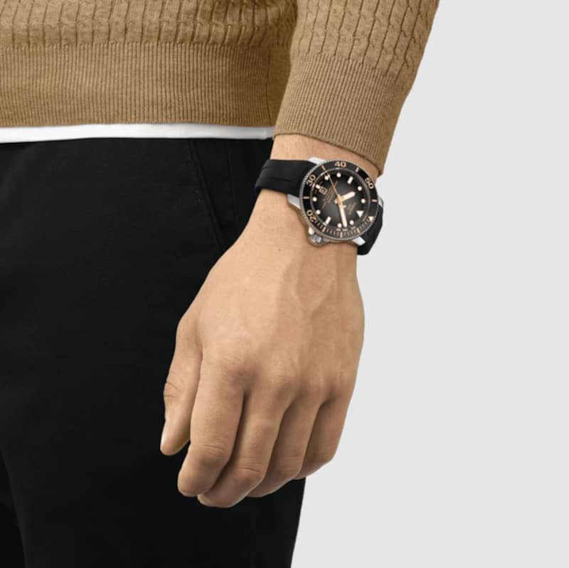 Tissot-Seastar-2000-46mm-T1206071744101-Lifestyle.jpg