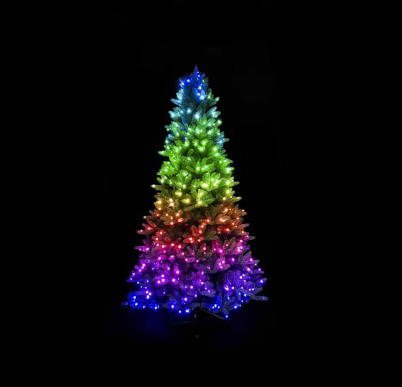 Twinkly-400-LEDs-Pre-Lit-Tree-Special-Edition-TWT400SPP-BUS-Lifestyle-5.jpg