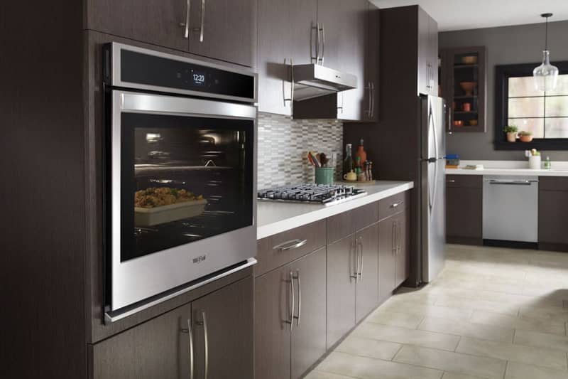 Whirlpool-Smart-Oven-WOS51EC0HS-lifestyle.jpg