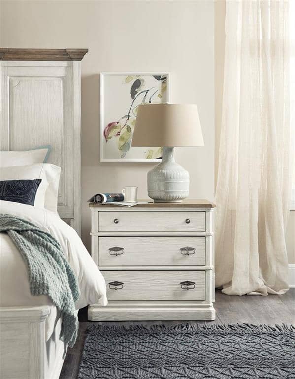 hooker-furniture-montebello-three-drawer-nightstand-6101-90016-02-lifestyle.jpg
