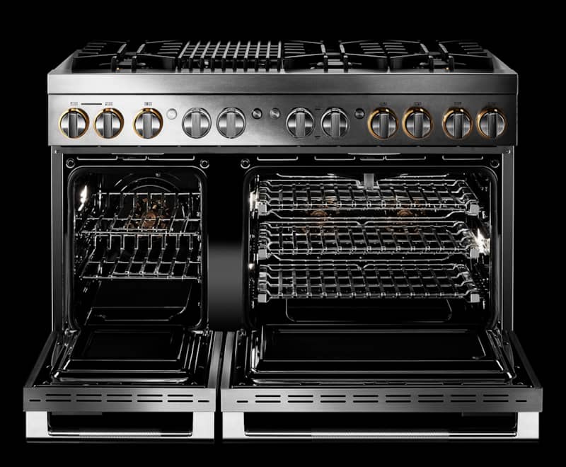 jenn-air-rise-48-professional-dual-fuel-range-JDRP648HL-lifestyle-oven-interior.jpg