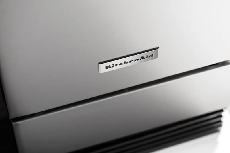 kitchenaid-18-printshield-stainless-steel-automatic-ice-maker-KUID508HPS-close-up-logo.jpg