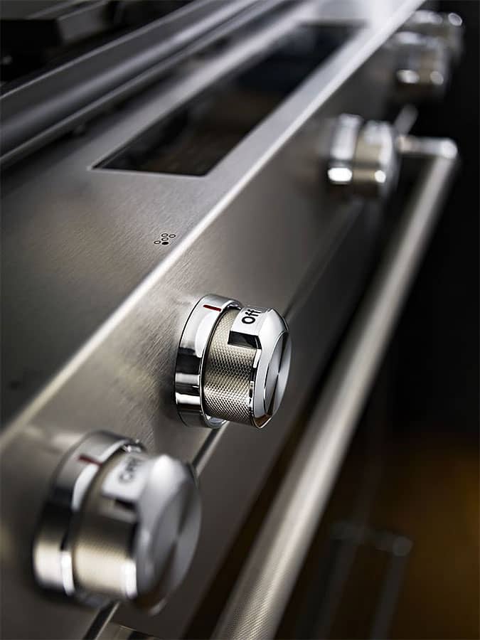 kitchenaid-range-KSGB900ESS-close-left-angle-view-knobs.jpg