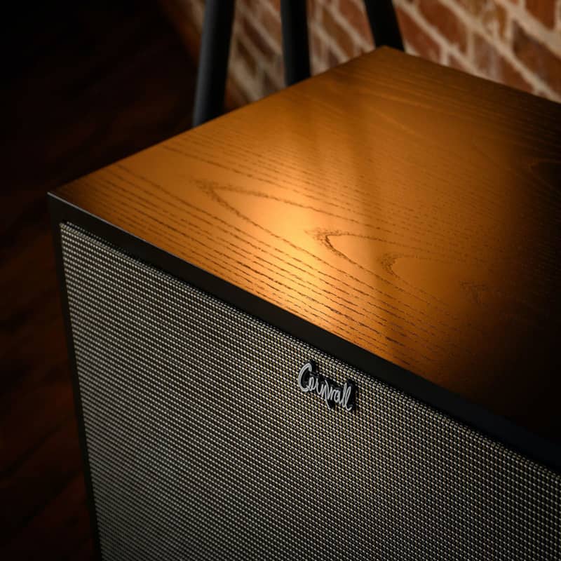 klipsch-heritage-AW-floorstanding-speaker-CORNWALLIVWALNUT-lifestyle-detail.jpg