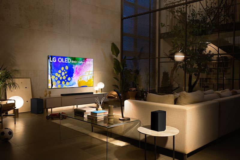 lg-tv-OLED77G2PUA-lifestyle.jpg