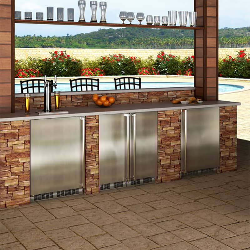 marvel-24-SS-outdoor-built-in-freezer-MOFZ224SS31A-lifestyle.jpg