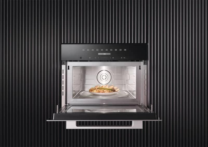 miele-microwave-11845600-lifestyle-installed-open.jpg
