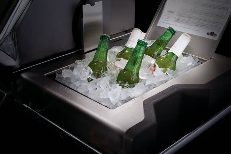 napoleon-prestige-pro-665-grill-PRO665RSIBPSS-3-ice-bucket-beer.jpg