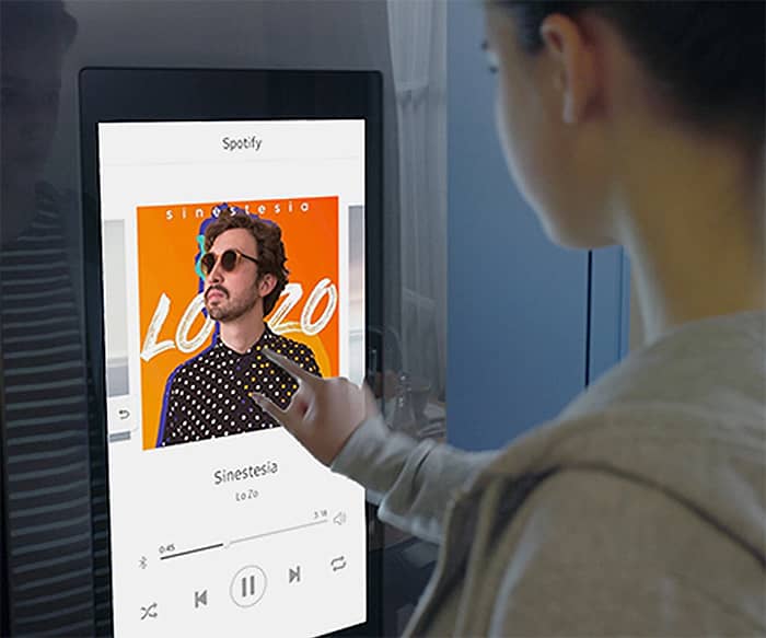 samsung-refrigerator-RS28A5F61SR-streaming-music.jpg