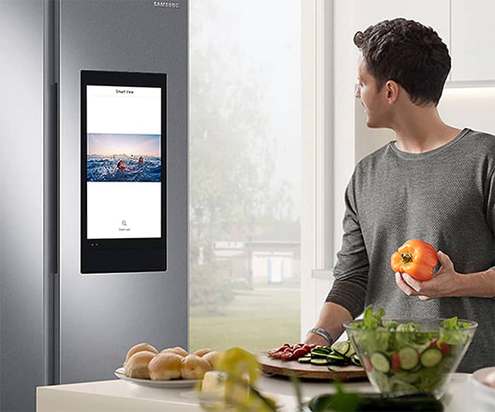 samsung-refrigerator-RS28A5F61SR-watching.jpg