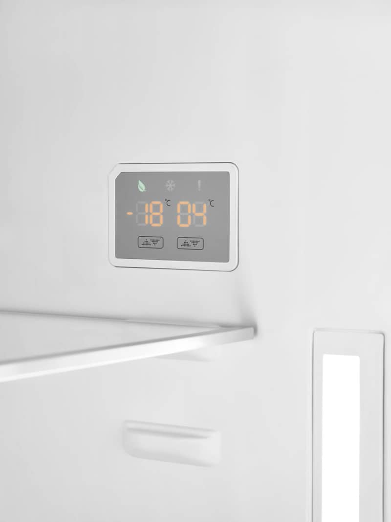 smeg-fridge-FAB38URRD-interior-view-control.jpg