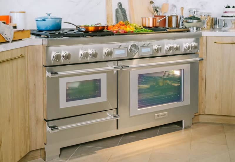 thermador-range-PRD606WESG-lifestyle-right-angle.jpg