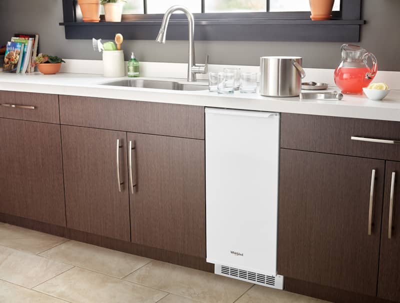 whirlpool-15-white-clear-ice-maker-WUI75X15HW-lifestyle-1.jpg